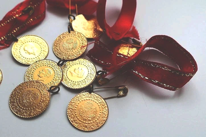 CANLI VE ANLIK ALTIN FİYATLARI 15 NİSAN 2026