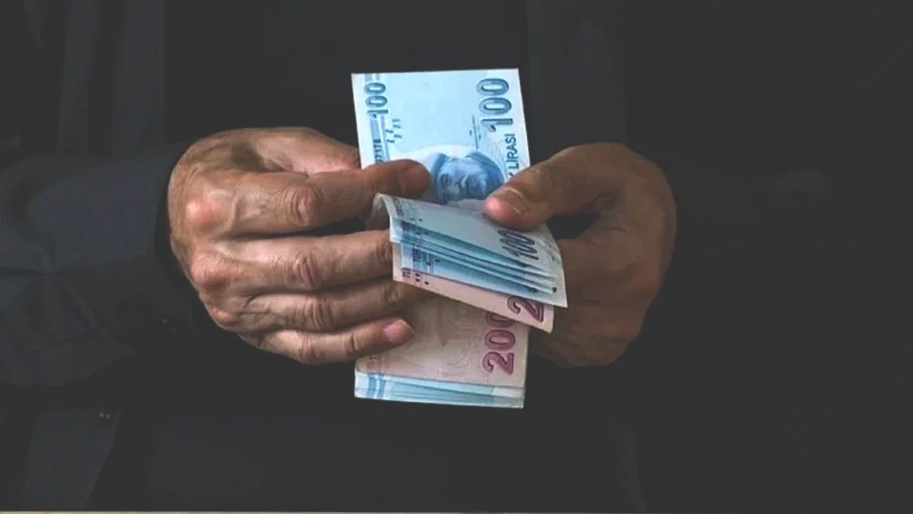 RESMİ AÇIKLAMA VAR MI?  Kademeli emeklilik konusunda şu ana kadar resmi bir yasa ya da kesinleşmiş bir takvim bulunmuyor.