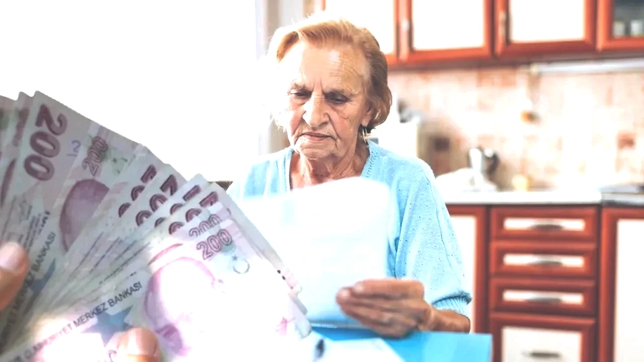 MASADAKİ SENARYOLAR NELER?  Kulislerde konuşulan bazı taslaklarda, 1999 sonrası sigorta girişi olanlar için yaş ve prim şartlarının kademeli şekilde esnetilmesi öneriliyor.